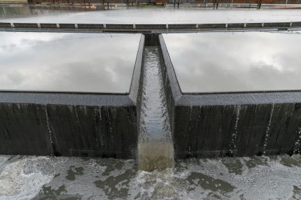 „Vilniaus vandenys“: plastiko minkštikliai nuotekose – grėsmingai auganti problema, pramonei būtini griežtesni įpareigojimai