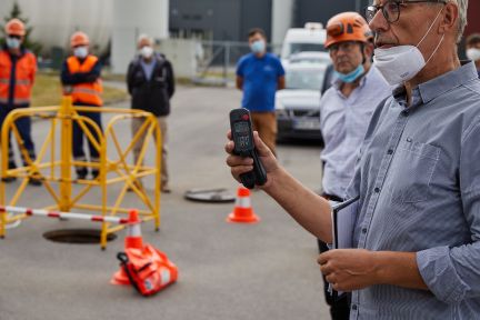 „Vilniaus vandenų“ darbuotojams – saugos bei gelbėjimo įrangos naudojimo mokymai