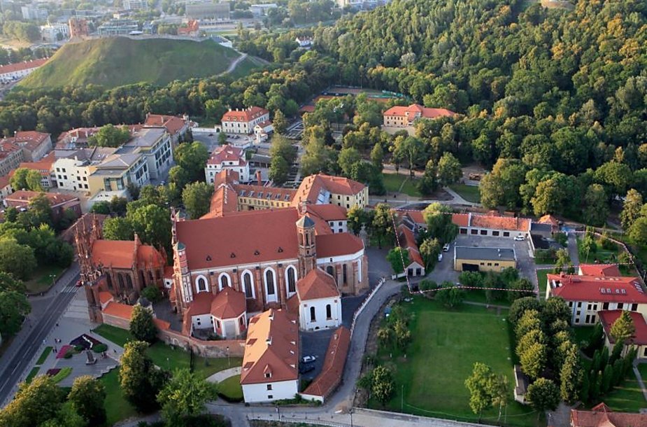 Paaiškėjo, kas už daugiau nei 3 mln. eurų įsigijo „Vilniaus vandenų“ nebenaudojamus pastatus Bernardinų sode