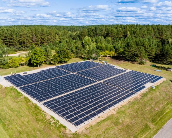 „Vilniaus vandenys“ per šiuos ir 2027 metus planuoja įrengti penkias naujas saulės elektrines